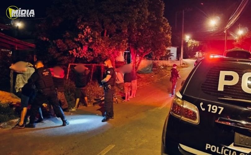 PCPR apreende drogas, arma e prende cinco durante operação