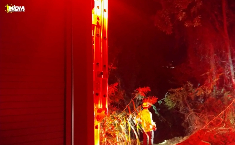 Saída de pista deixa jovem ferido em Quilombo