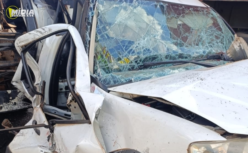 Caminhão sem freios causa engavetamento com morte e feridos