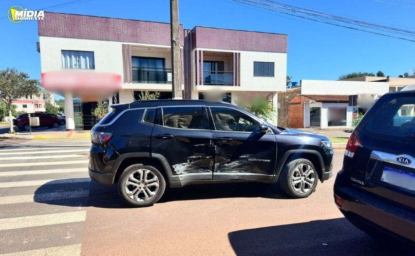 SAS: Batida na Avenida Brasil deixa veículo com danos de grande monta