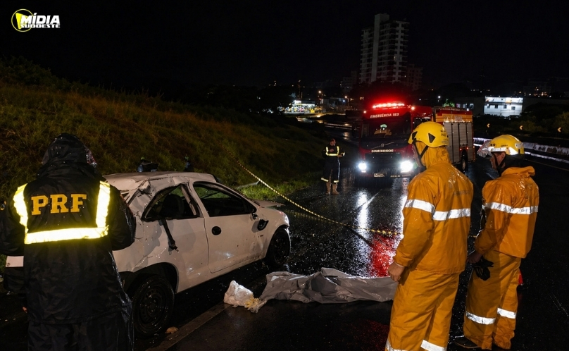 Acidente com capotamento deixa uma criança morta na BR-282