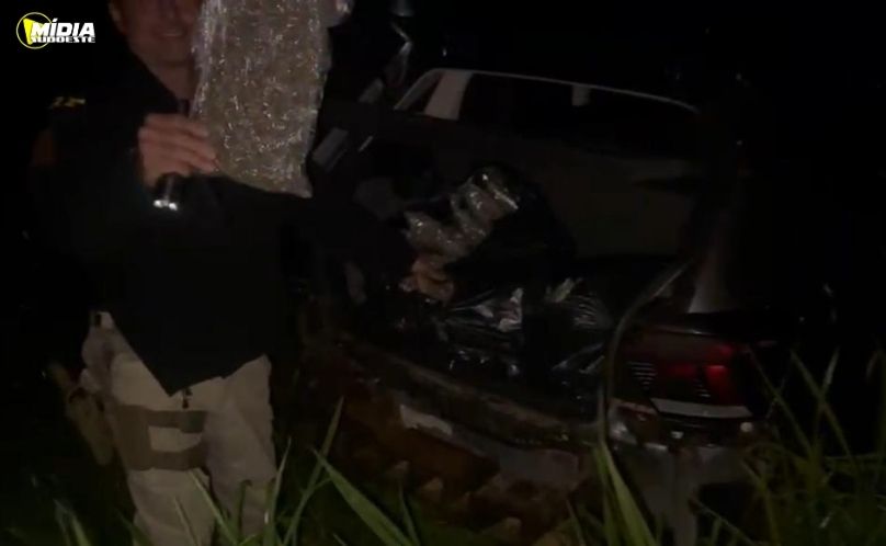 PRF apreende 31 kg de droga após fuga de 60 km na BR-277