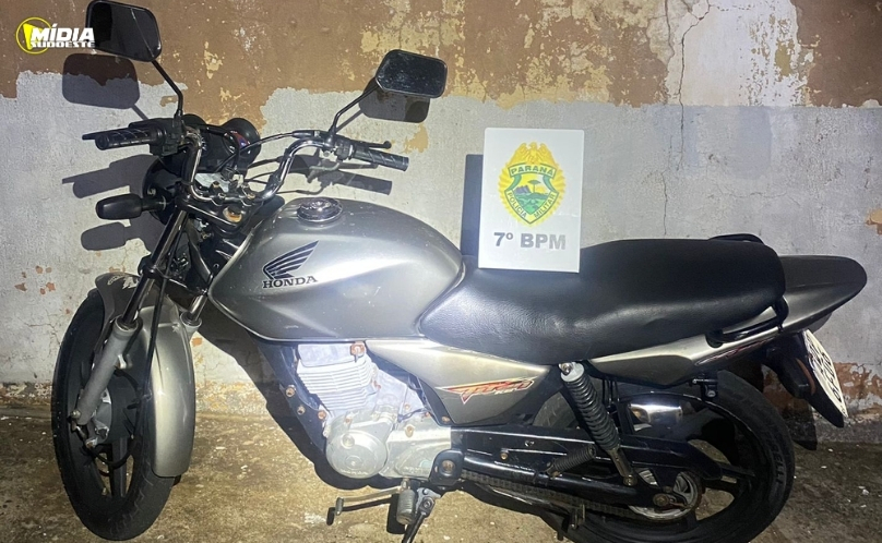 Motocicleta com débitos desde 2018 é apreendida