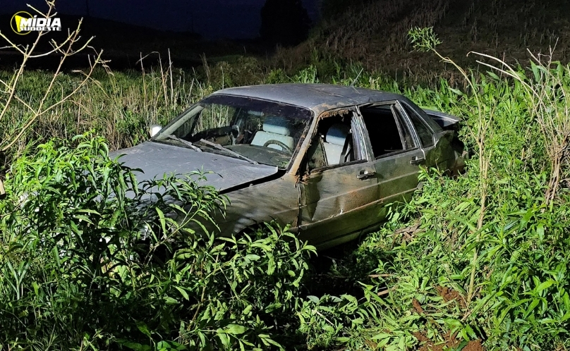 Motorista sai ileso após capotamento na BR-280