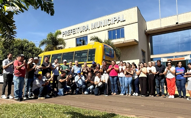 Sperafico entrega ônibus escolares para municípios do Oeste do Paraná