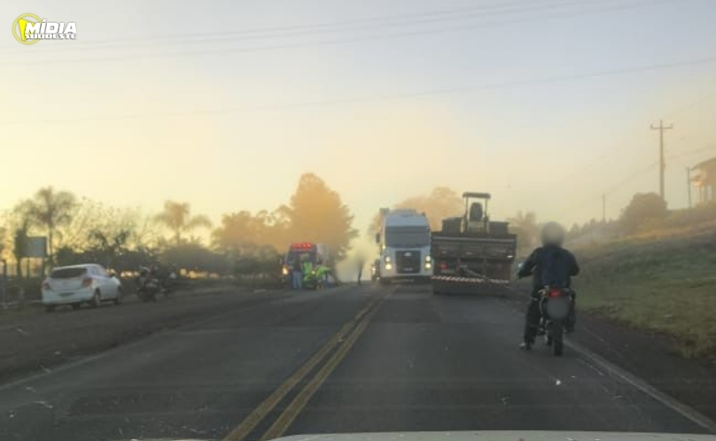 Motociclista fica gravemente ferido após colisão com caminhão na SC-163