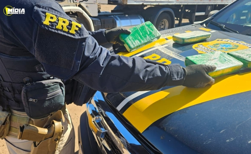 PRF prende caminhoneiro com mais de 4 kg de cocaína