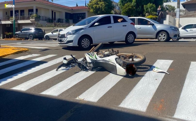 Motociclista fica ferido em acidente