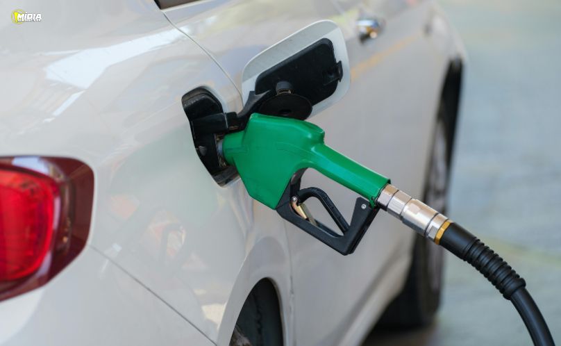 Governo anuncia subsídio para tentar conter alta da gasolina