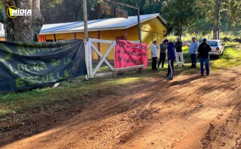 San Antonio: octavo día de lucha en la escuela 958 - padres endurecen el reclamo ante la falta de respuestas