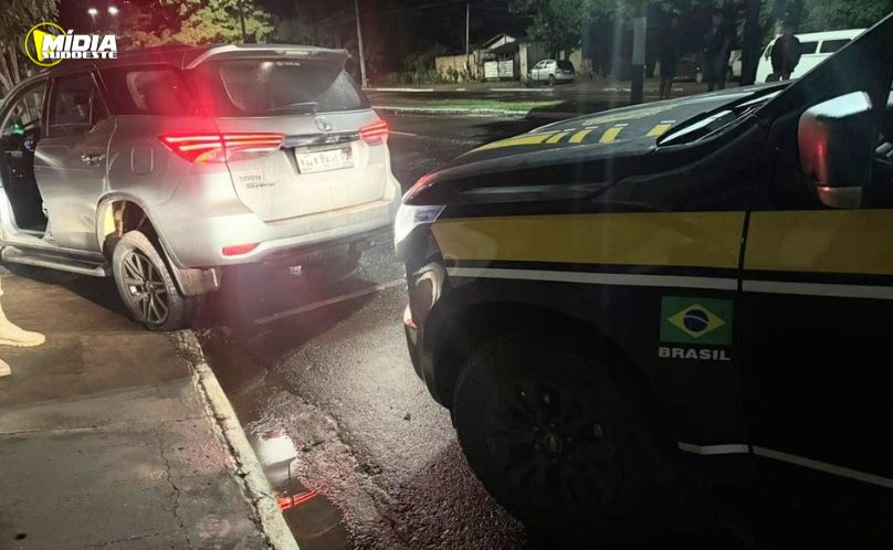PRF recupera caminhonete roubada após perseguição