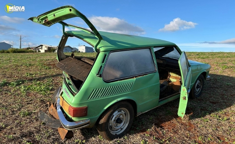 Motorista fica ferido após colisão traseira entre Saveiro e Brasília