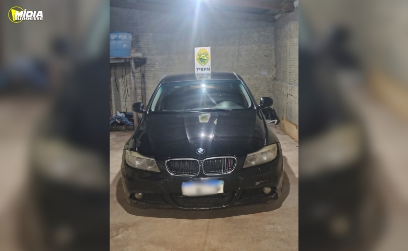 Carro com licenciamento atrasado é apreendido pela Polícia Militar