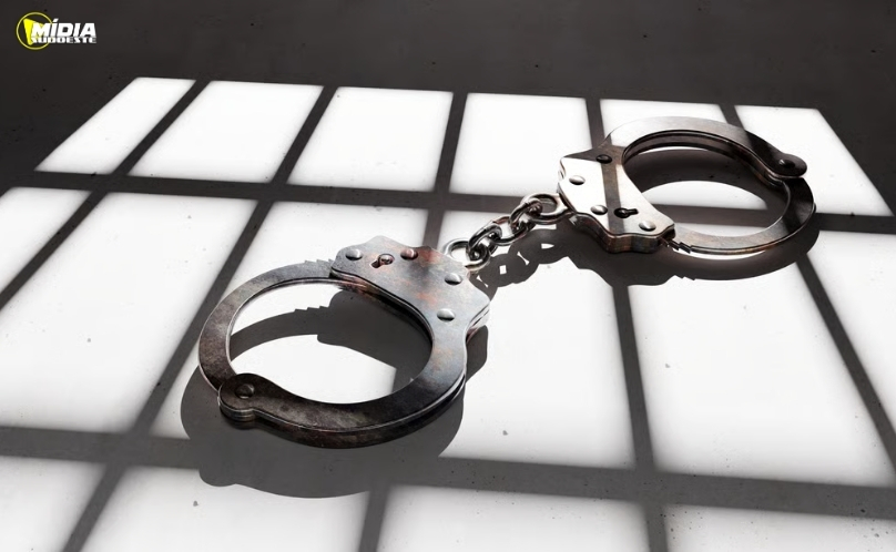 Homem com mandado de prisão em aberto é preso