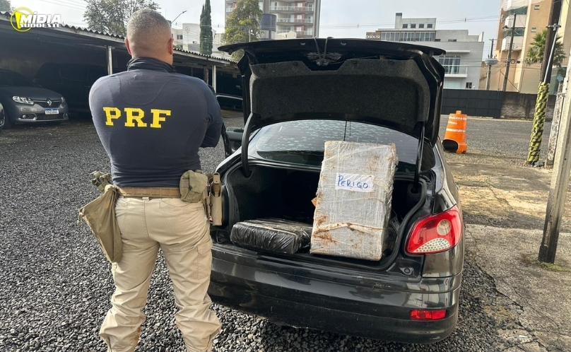 PRF apreende mais de 114 quilos de maconha após perseguição na BR-277