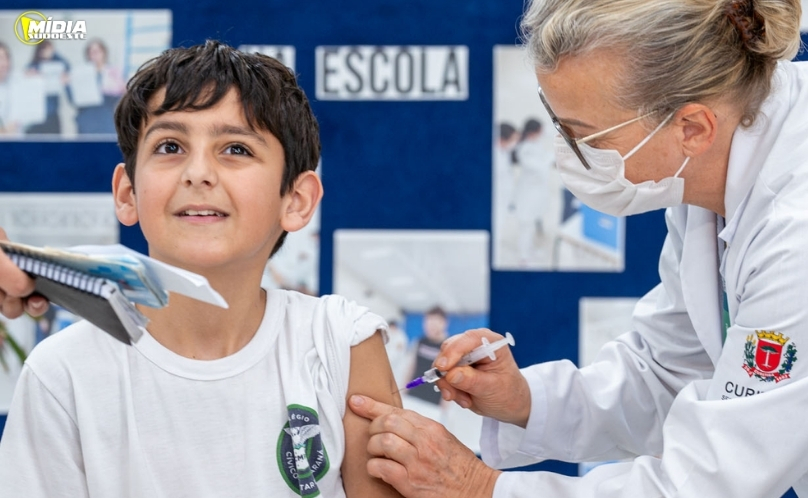 Vacina da gripe será aplicada em toda a comunidade escolar do Paraná