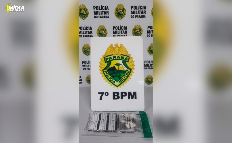 Suspeitos tentam fugir de abordagem e acabam detidos com droga