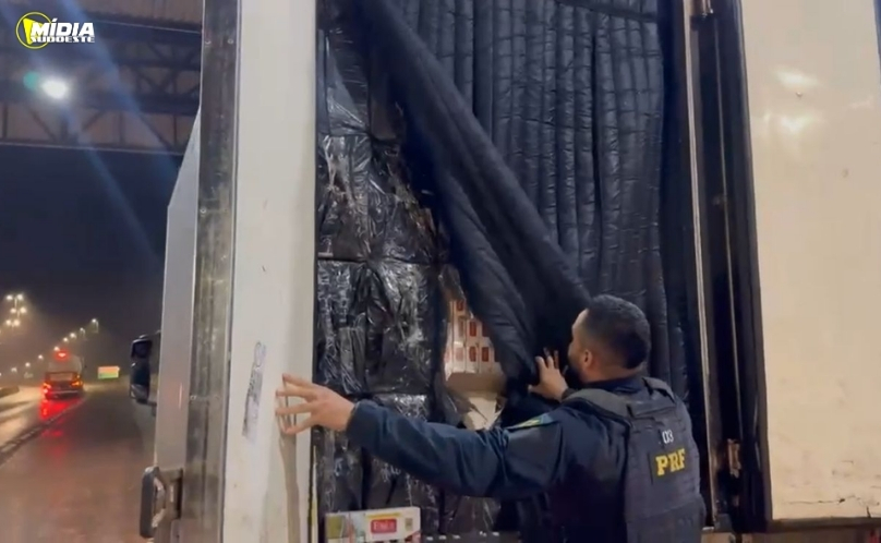 PRF apreende 150 mil maços de cigarros contrabandeados