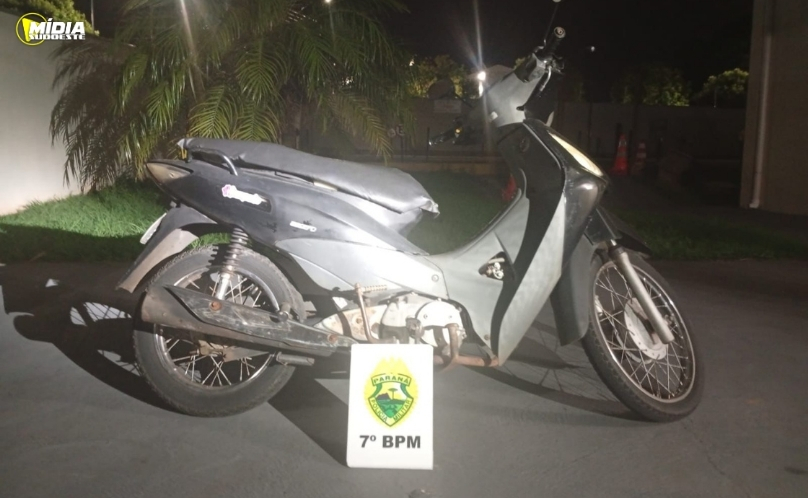 Adolescentes sem capacete tentam fugir da PM e acabam apreendidos