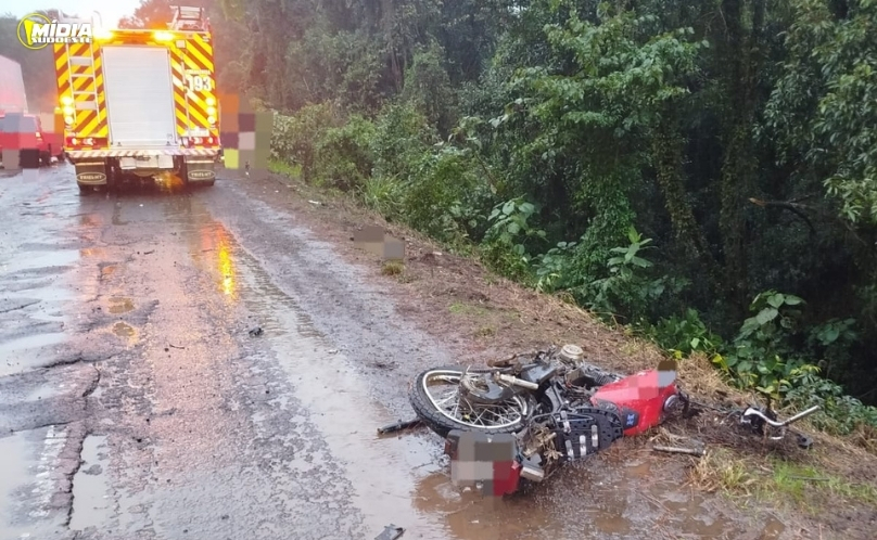 Motociclista é encontrado sem vida após grave colisão na BR-282