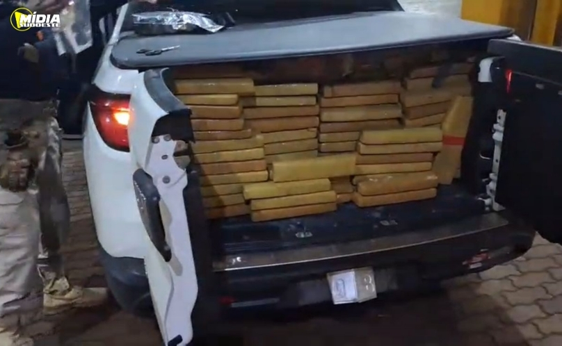 PRF apreende 411 quilos de maconha e prende casal