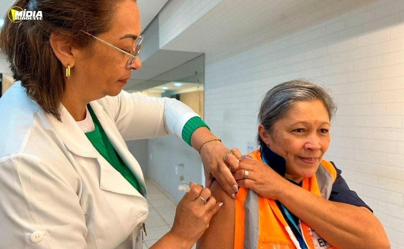 Campanhas na fronteira e aeroportos aplicam quase 3,5 mil doses de vacinas no Paraná