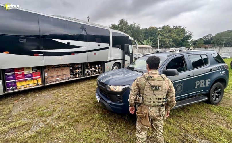 Ônibus com 3 mil garrafas de bebidas é apreendido