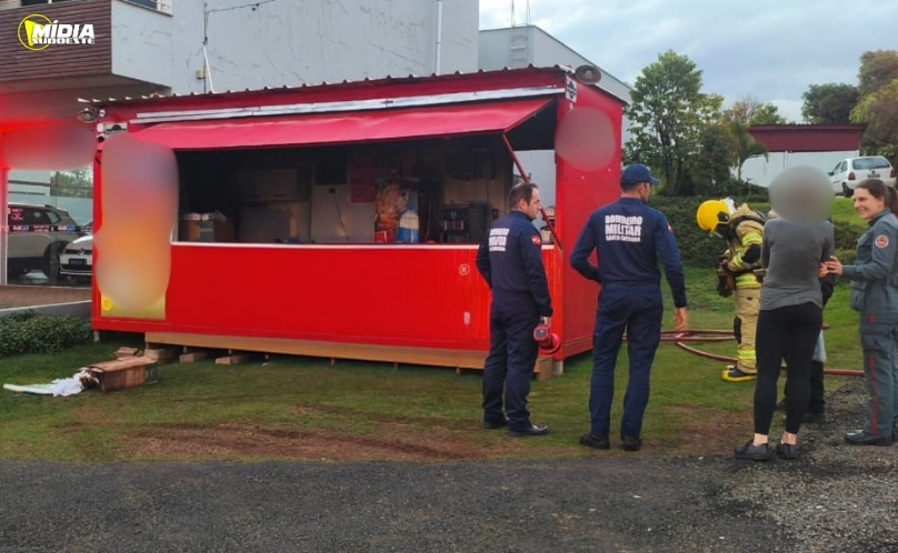 Incêndio em contêiner comercial mobiliza Bombeiros em Palmitos