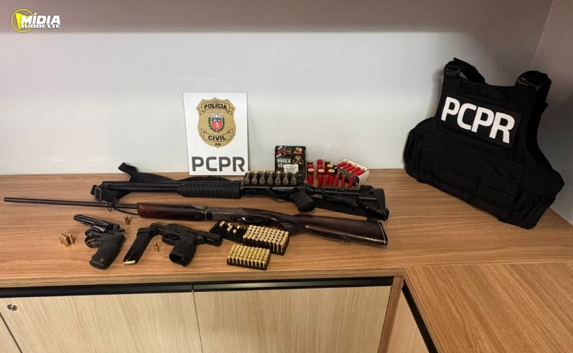 Polícia Civil e PM apreendem arsenal durante operação