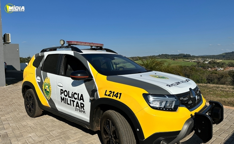 Polícia apreende armas, dinheiro e veículo furtado