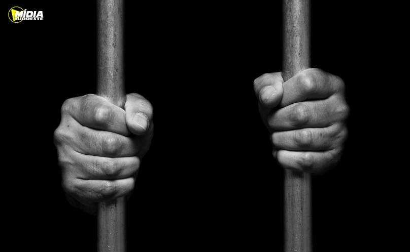 Polícia Civil apreende arma e prende homem de 68 anos