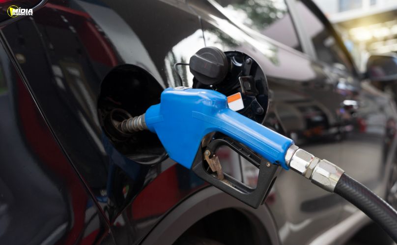 Petrobras anuncia aumento no preço da gasolina para distribuidoras