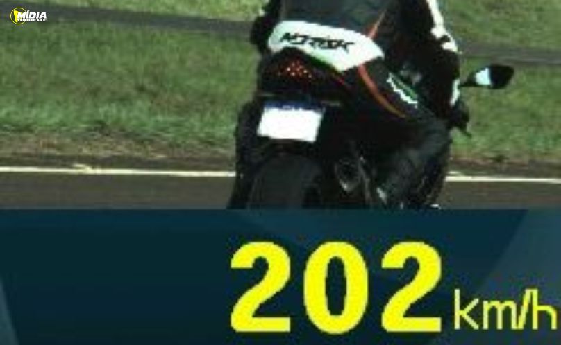 PRF flagra motocicleta a mais de 200 km/h na BR-163