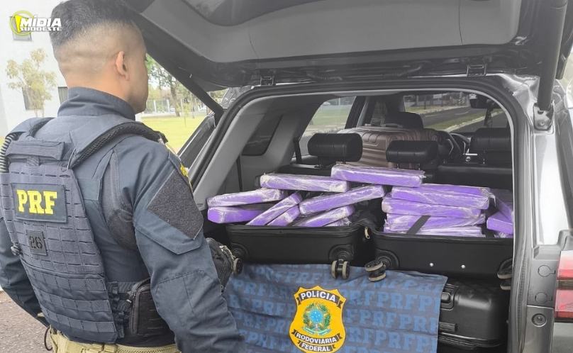 PRF apreende 87 quilos de maconha e prende casal na BR-277