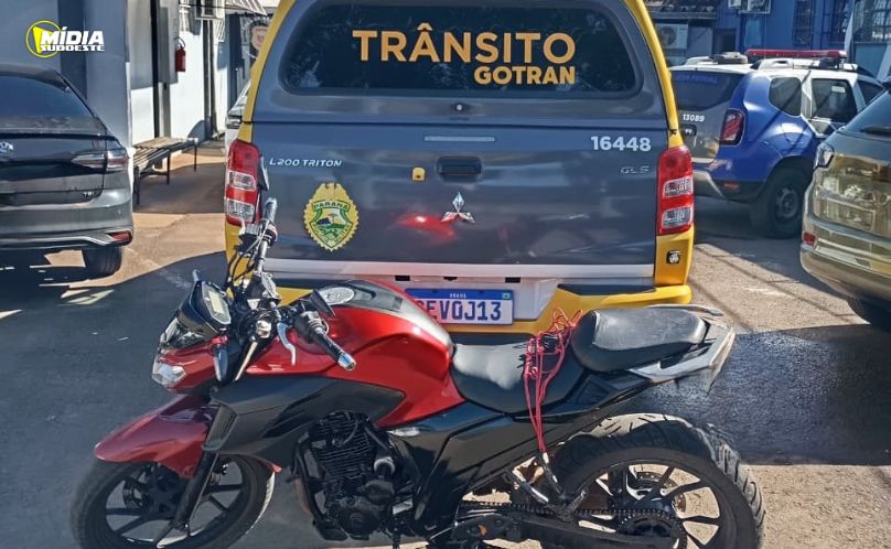 Motocicleta com sinais identificadores adulterados é apreendida