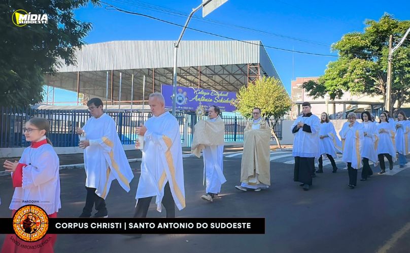 Corpus Christi: Entre o Pão e o Vinho, Deus Permanece Conosco