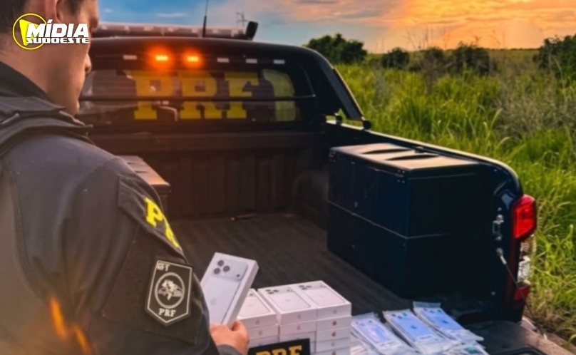PRF apreende 89 iPhones e resgata nove imigrantes cubanos na BR-401