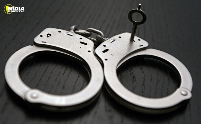 Homem com mandado de prisão em aberto é preso pela PMPR