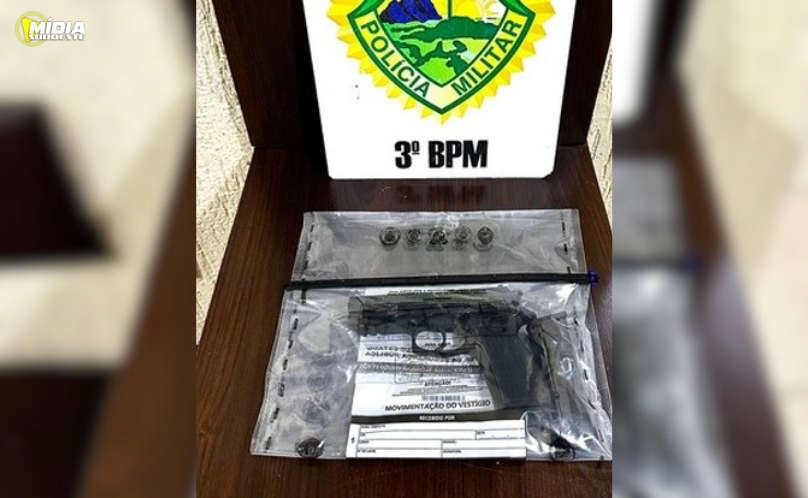 Homem é preso por porte ilegal de arma de fogo durante fiscalização em ônibus