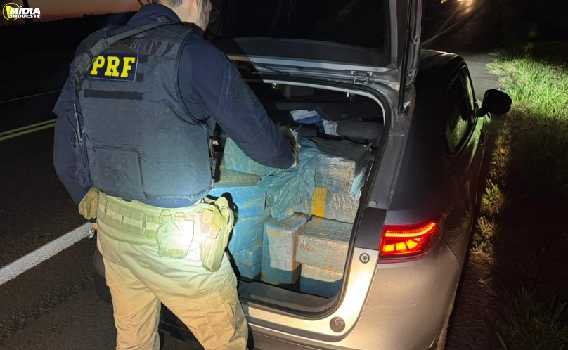 PRF apreende mais de 400 quilos de maconha após perseguição