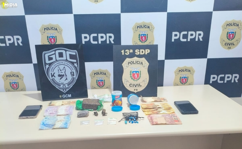 Cão farejador encontra drogas escondidas em lava car