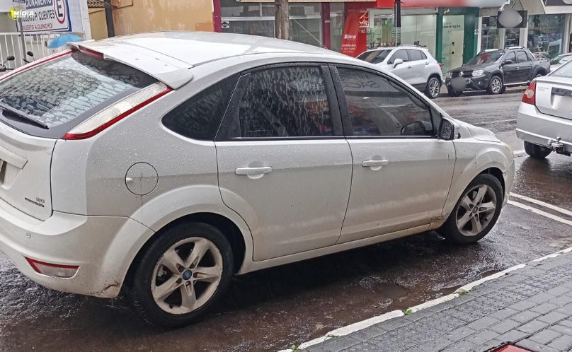Carro com mais de R$ 81 mil em débitos é apreendido