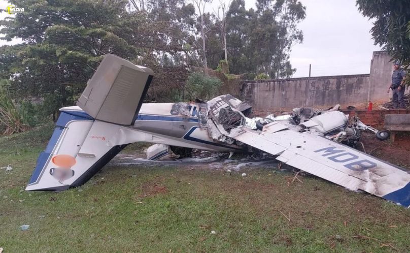 Queda de avião mata duas pessoas após decolagem