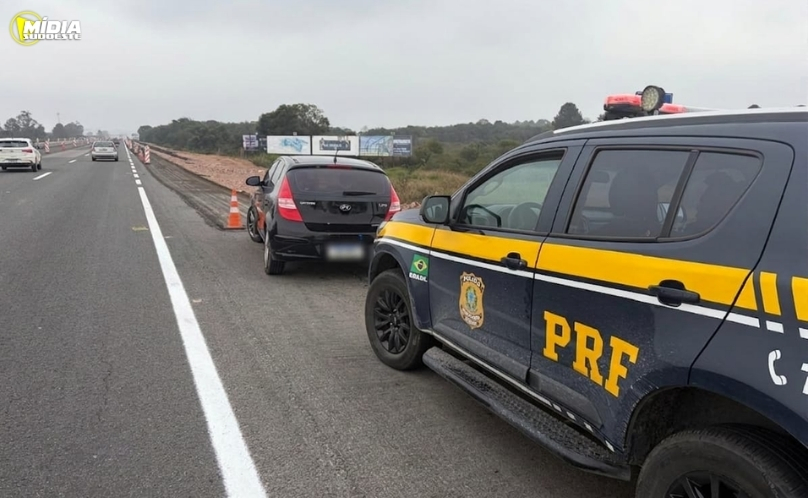 Veículo com mais de R$ 20 mil em pendências é apreendido pela PRF