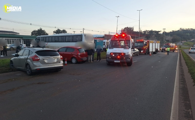 Colisão frontal na BR-282 deixa seis feridos