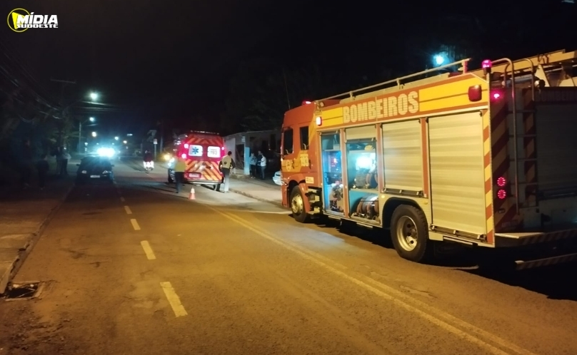 Homem de 27 anos é encaminhado ao hospital após acidente com motocicleta