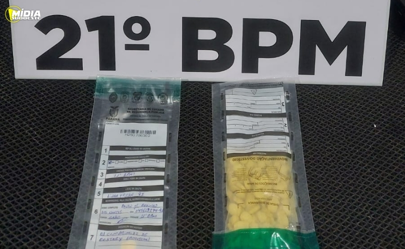 Cães farejadores localizam drogas escondidas em embalagem de suplemento