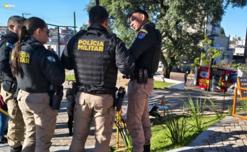 Homem de 40 anos é encontrado sem vida em banco de praça