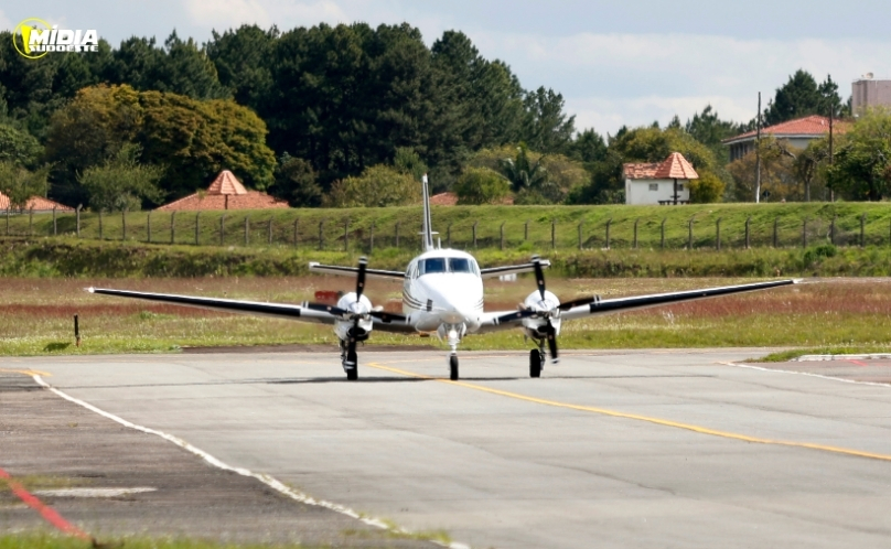 Governador mobiliza aeronave do Estado para trazer polilaminina a paciente de Curitiba