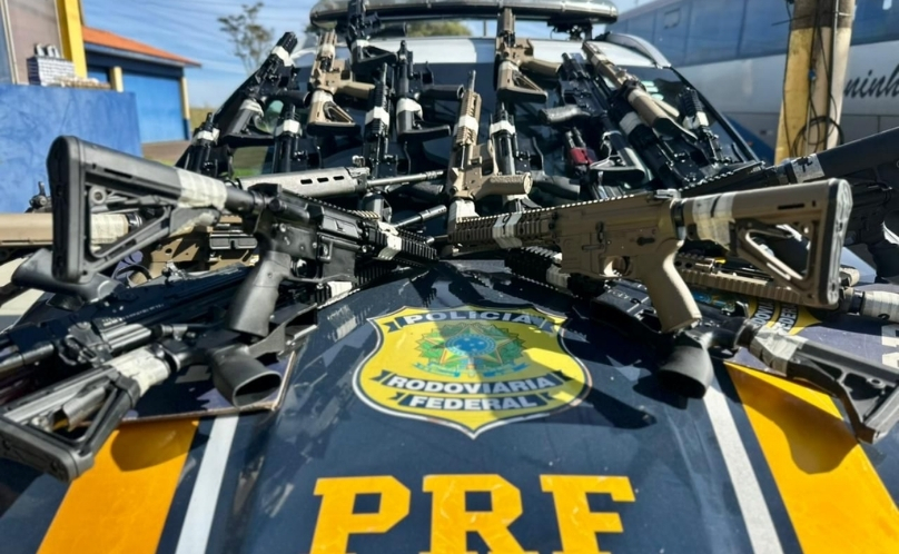 PRF realiza maior apreensão de fuzis da história em operação na BR-277